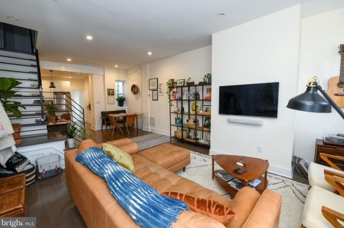 2203 Cumberland St, Philadelphia PA 19125-1732 exterior