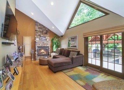 8 White Spruce Cir, Commack NY 11725-4323 exterior