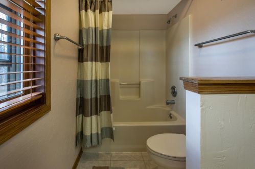 3303 Stokes Ln, Manitowoc WI 54220-2327 exterior