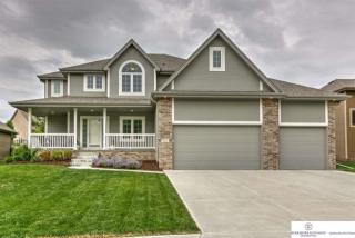 511 197th St, Omaha, NE 68022-4801