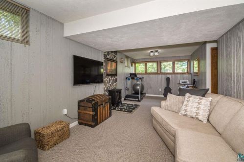 4110 Chambersburg Ave, Duluth MN 55811-5617 exterior