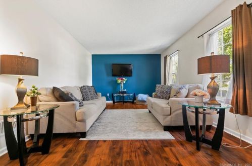 12 Canterbury Ln, Windsor CT 06095-2064 exterior