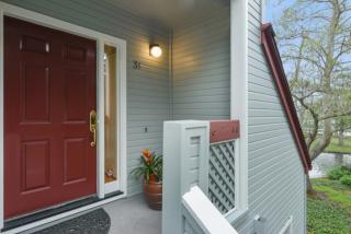 31 Invincible Ct, Alameda, CA 94501-1055