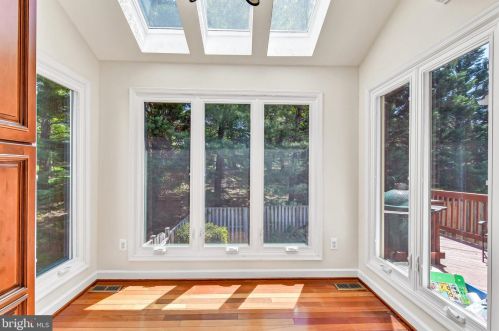 6121 Joust Ln, Alexandria VA 22315-4808 exterior