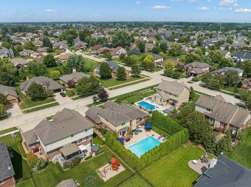 21192 Strawberry Hills Dr, Macomb Township MI 48044-2277 exterior