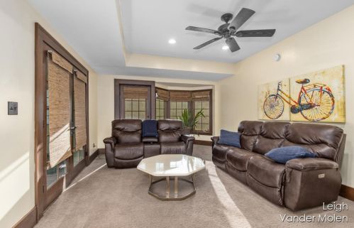 910 Pinecrest Ave, Grand Rapids MI 49506-3437 exterior