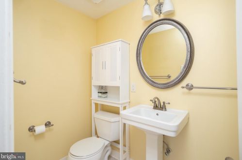 16 Cameron Ct, Princeton NJ 08540-3924 exterior