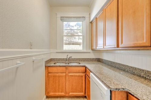 350 Mount Pleasant Ave, Providence RI 02908-5153 exterior