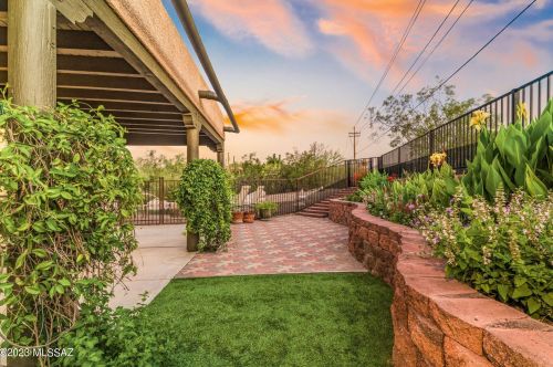 7015 Camino De Los Caballos, Tucson AZ 85743-9689 exterior