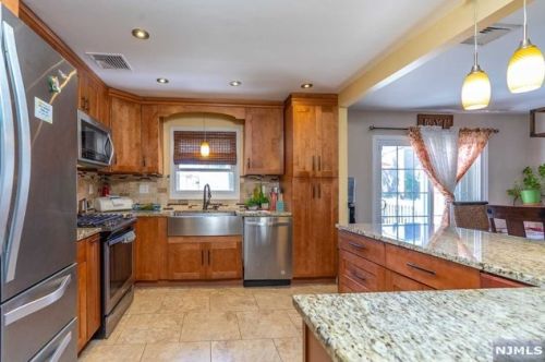 390 Jersey Ave, Fairview NJ 07022-1200 exterior