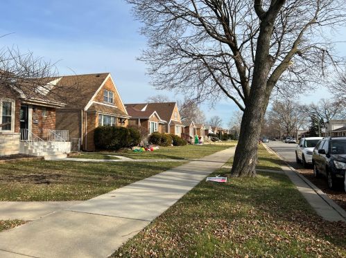 3542 84th Pl, Chicago, IL 60652-3218