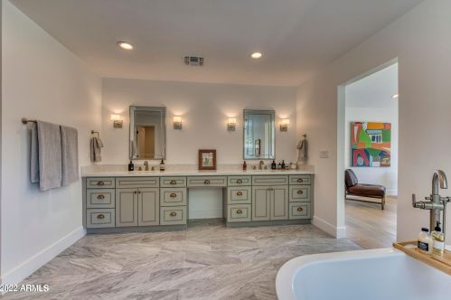 3413 45th St, Phoenix AZ  85018-6028 exterior