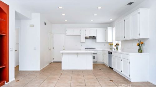 2940 Nau Ave, Tustin CA 92782-3377 exterior