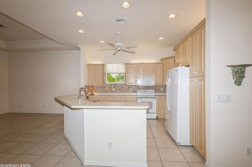 9621 Deepwater Ct, Naples FL 34109-0786 exterior