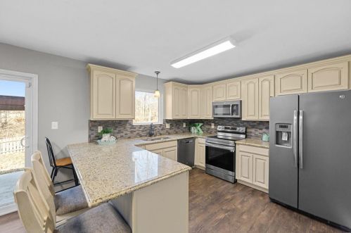 170 Village Circle Dr, Winfield MO 63389-2051 exterior