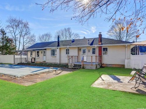 343 Gillette St, Huntington Station NY 11746-7028 exterior