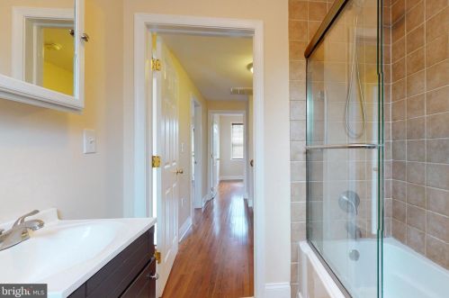 2720 10th St, Philadelphia PA 19133-1511 exterior