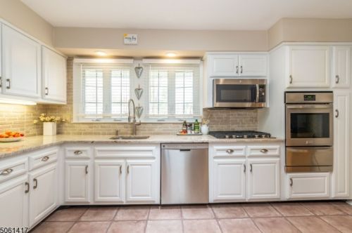 15 Union Rd, Parsippany, NJ 07054-1525