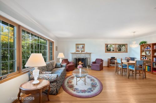 6239 Lemont Ave, Chicago, IL 60646-4909