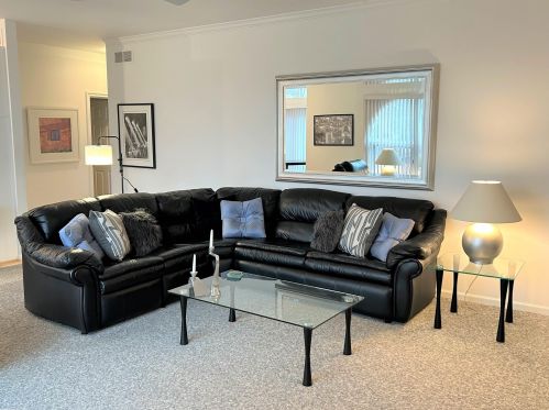 2239 Crystal Dr, Rochester MI 48309-3755 exterior