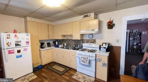 1414 Broad St, Trenton NJ 08610-6036 exterior