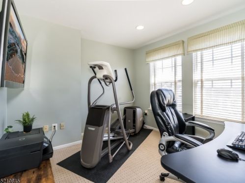 40 Wildflower Ln, Morristown NJ 07960-2768 exterior