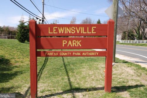 1758 Westwind Way, Mc Lean VA 22102-1612 exterior