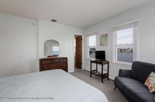 320 Elizabeth Ave, Point Pleasant Beach NJ 08742-4133 exterior