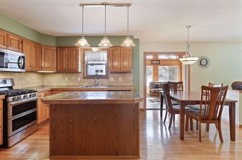 799 Ashley Dr, Chaska MN 55318-1540 exterior