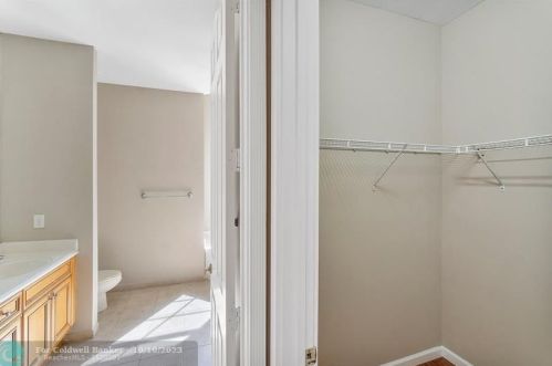 6365 Bella Cir, Boynton Beach FL 33437-5567 exterior