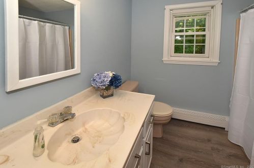 25 Ridgeview Ln, Enfield CT 06082-2563 exterior