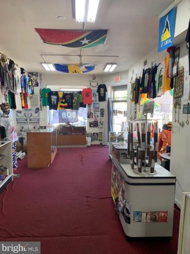 700 Columbia Rd, Washington DC 20009-3634 exterior