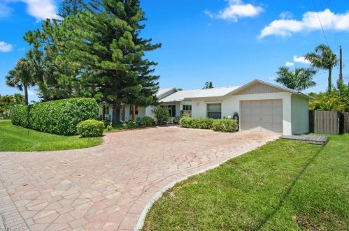 700 102 Ave, Naples FL 34108-3214 exterior