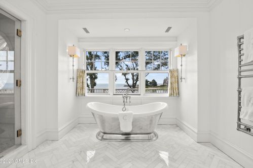 545 Indian Fld Rd, Greenwich CT 06830-7219 exterior