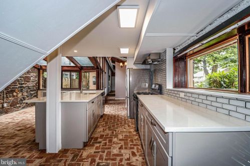 635 Parkway Ave, Trenton NJ  08618-2723 exterior