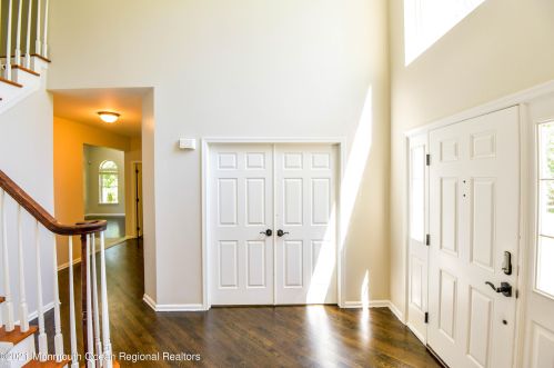 5 Markus Ct, Jackson Twp NJ  08527-2886 exterior