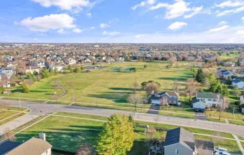 926 Stone Crk Cir, Bull Valley IL 60014-1935 exterior