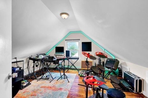 218 Alexander Rd, New Britain CT 06053-1060 exterior