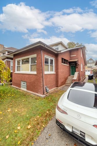 7225 Bennett Ave, Chicago IL  60649-2905 exterior