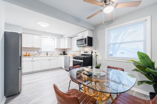 9504 Palmetto Ave, Milwaukee WI  53222-1558 exterior