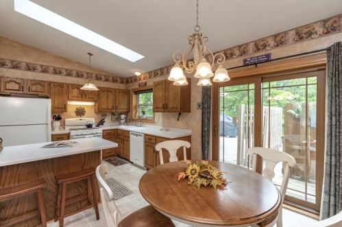 8292 Cleadis Ave, South Saint Paul MN 55076-3320 exterior