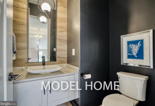 1713 Macon St, Mc Lean VA  22101-5130 exterior