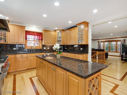 837 Linden Ave, Elmhurst IL 60126-4538 exterior