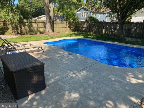 2310 Candlewood Dr, Alexandria VA exterior