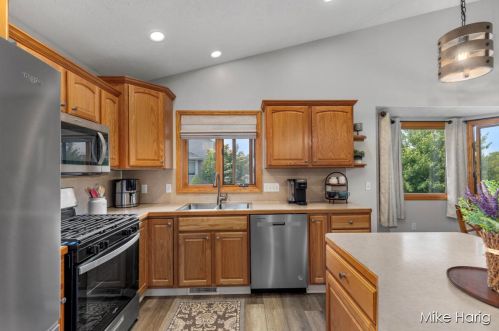 1631 Lisa Dr, Byron Township MI 49315-8122 exterior