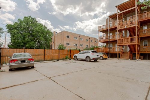 4915 Pulaski Rd, Chicago IL 60630-2812 exterior