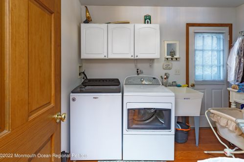 2215 Middle Ave, Point Pleasant Beach NJ 08742-5138 exterior