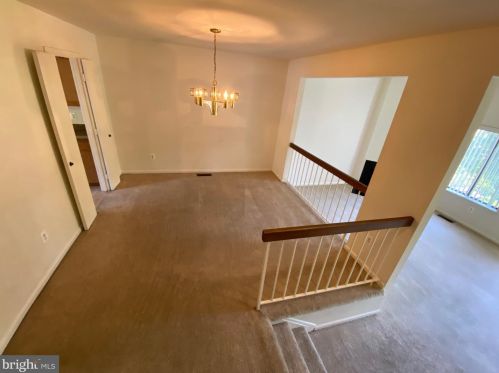 7820 Muirfield Ct, Rockville MD  20854-4077 exterior