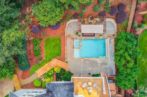 4012 Leprechan Way, Duluth GA 30097-8151 exterior