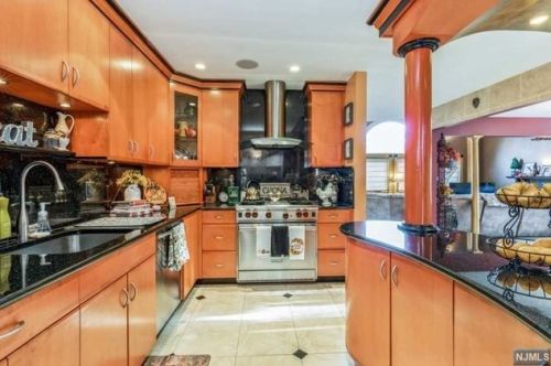 18 Cedarwood Ter, West Paterson NJ exterior